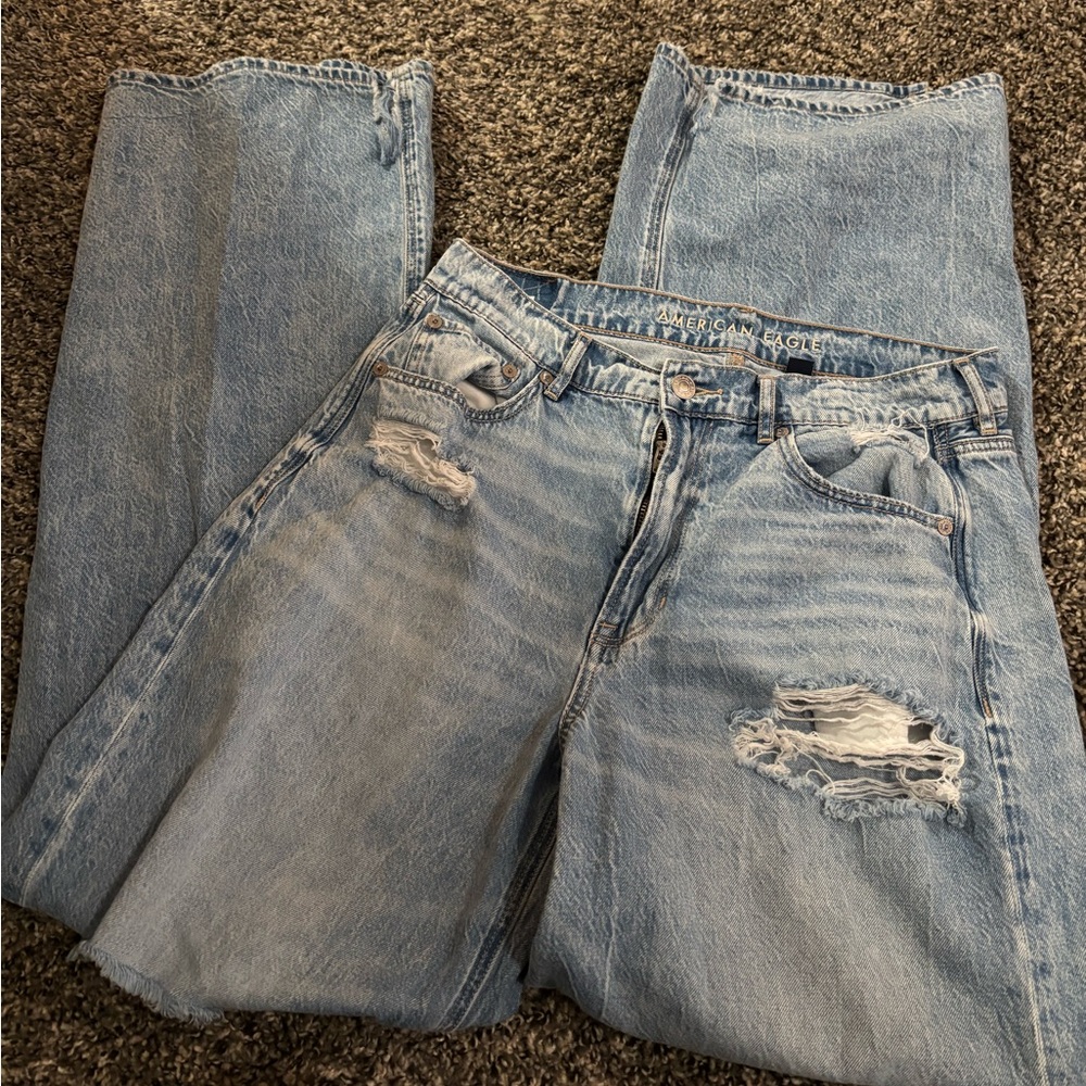 American Eagle baggy jeans